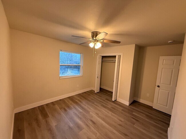 Building Photo - 2 Bedroom Duplex