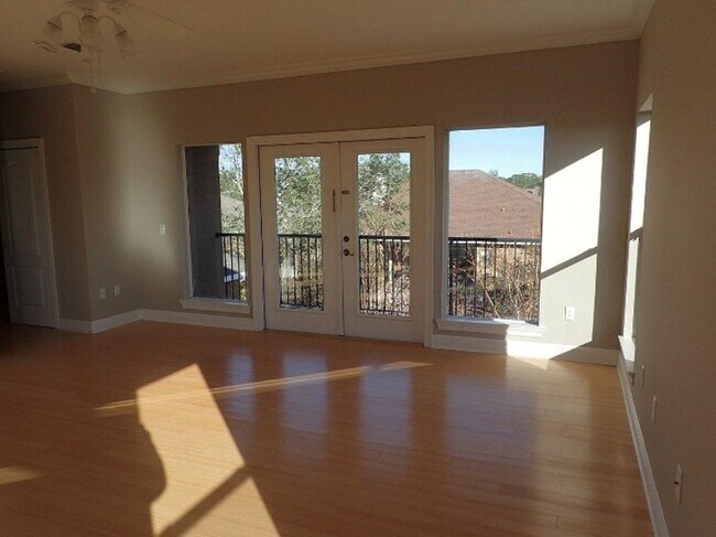 Building Photo - 9047 Orlando Ave