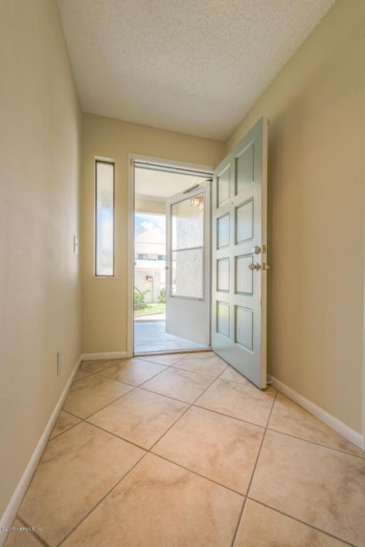Entryway - 172 La Pasada Cir S