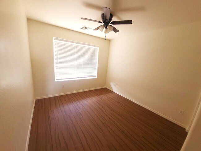 Building Photo - Spacious 3BR Phx Home for Rent!