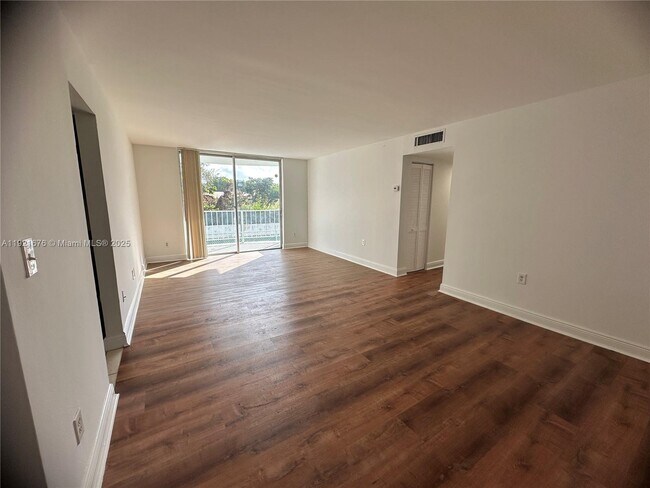 Building Photo - 492 NW 165th St