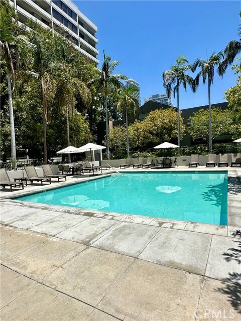 Building Photo - 600 W 9th St