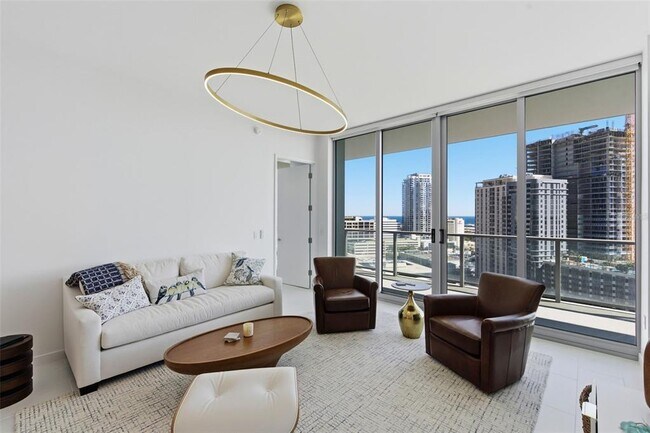 Building Photo - 400 Central Ave