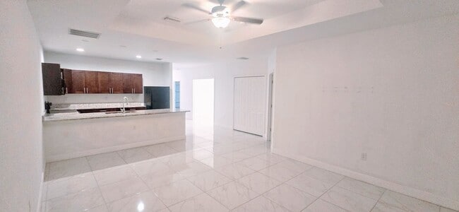 Building Photo - MUST SEE -2/2/1+OPEN DEN-DUPLEX IN GREENBR...
