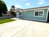 Building Photo - Adorable Beach-Close 2 Bedroom Bungalow in...