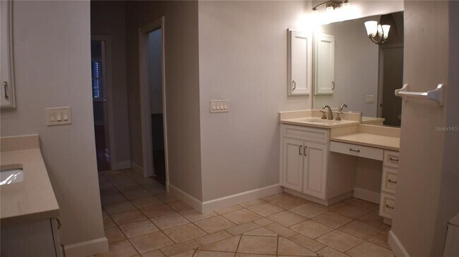 Building Photo - 4910 Old Creek Dr