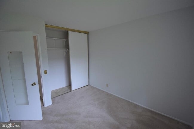 Building Photo - 2507 Glengyle Dr