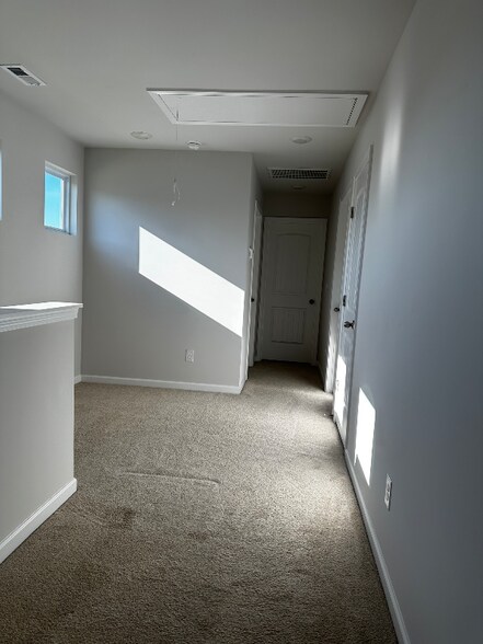 Building Photo - 1525 Ashgrove Pl