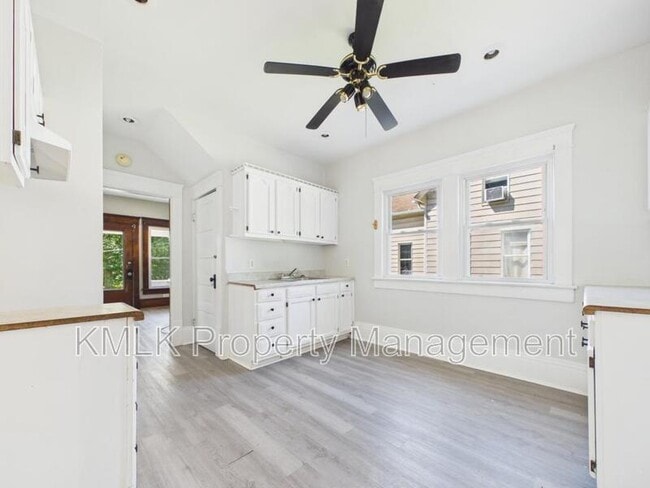 Building Photo - 701 Kling St
