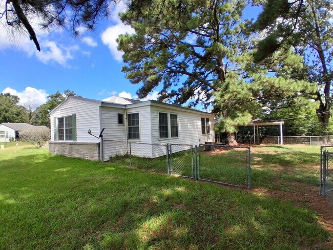 Building Photo - 905 Pinckney Ave