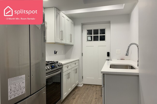 Building Photo - Private room in 3 bedroom Boston Apartment...