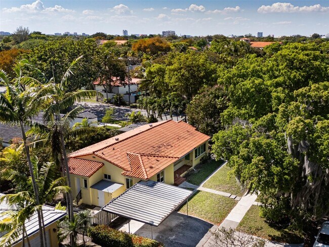 Building Photo - 630 SW 25th Rd