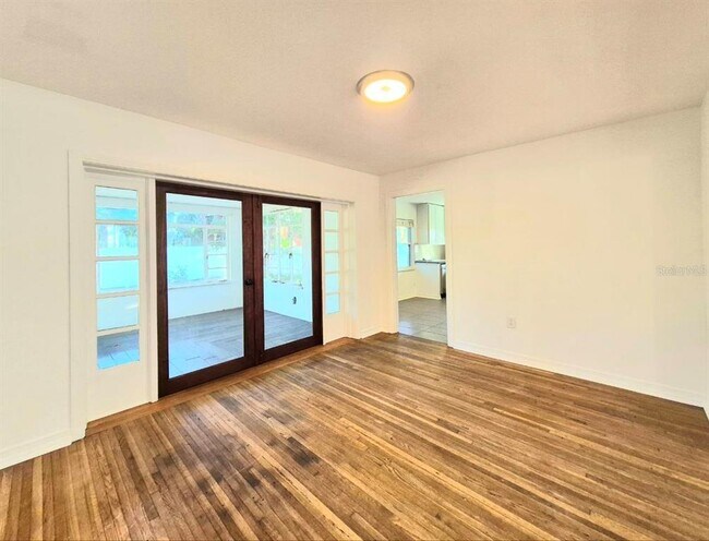 Building Photo - 2617 W Watrous Ave