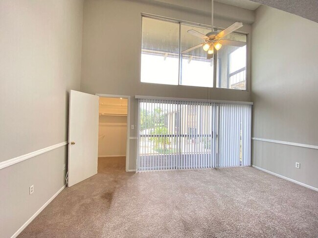 Building Photo - 566 Orange Dr