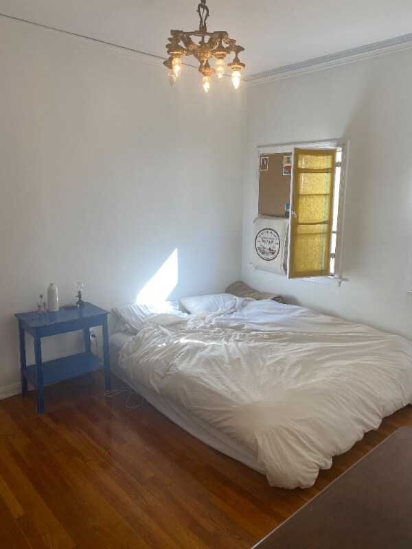 Building Photo - 414 N Sycamore Ave