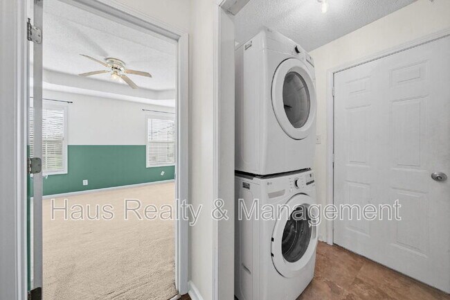 Building Photo - 1361 Jenny Ln