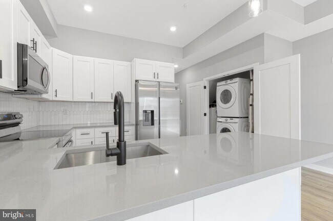 Building Photo - 919 N 15th St