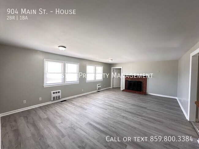 Building Photo - 904 Main St