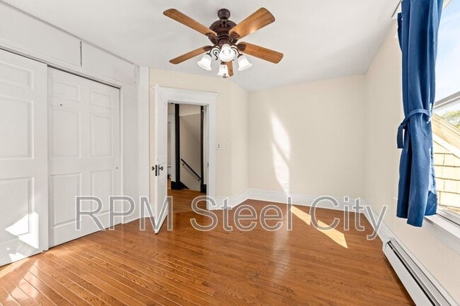 Building Photo - 2125 N Grand Ave