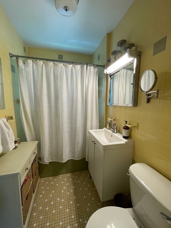 Building Photo - 62 Newport St