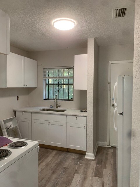 Building Photo - 1570 W 31st St