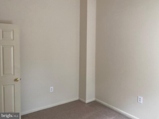 Building Photo - 5623 Gresham Ln