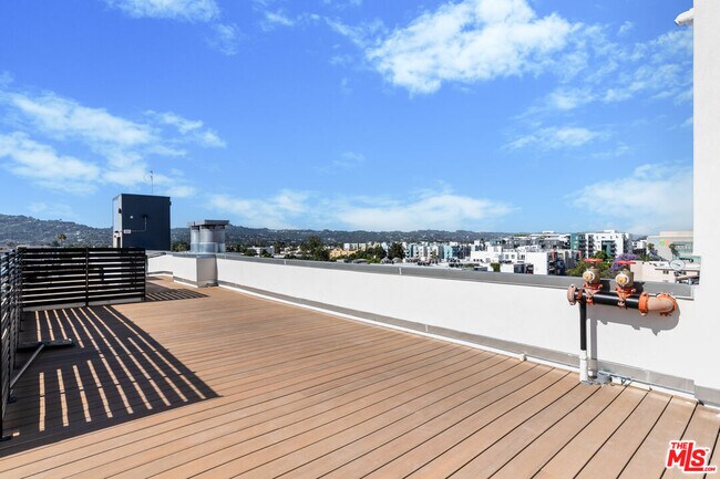 Building Photo - 11013 Hartsook St