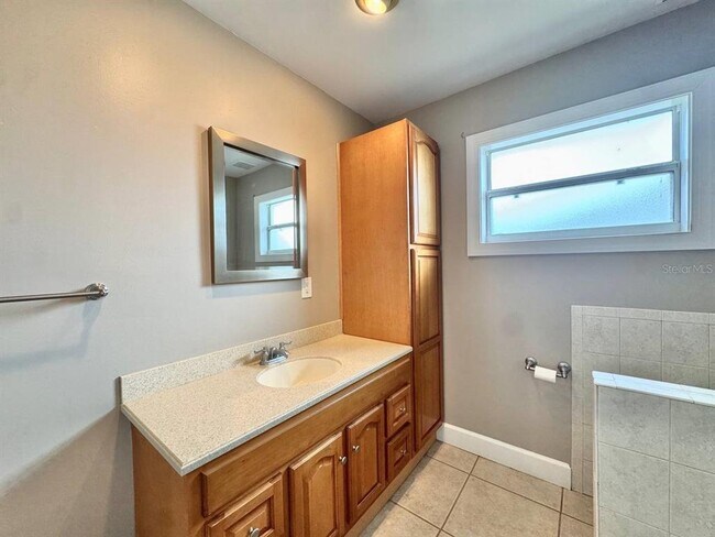 Building Photo - 6316 Lake Sunrise Dr