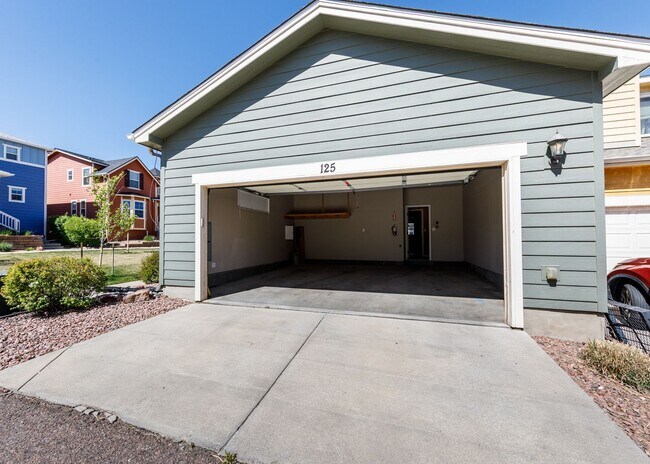 Building Photo - Westside 3 Bed Townhouse in Gold Hill Mesa