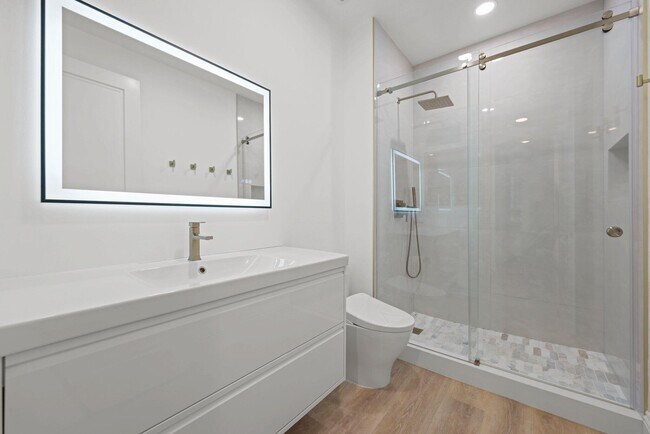 Building Photo - 285 SE 6th Ave