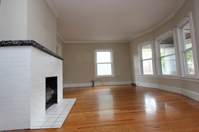 Building Photo - 548 Giddings Ave SE