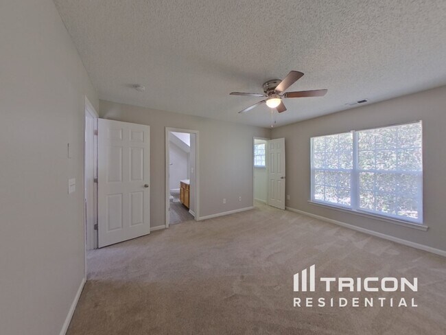 Building Photo - 5203 Holbert Cir