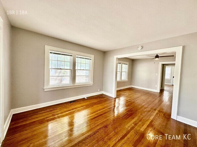 Building Photo - 103 W 51st St