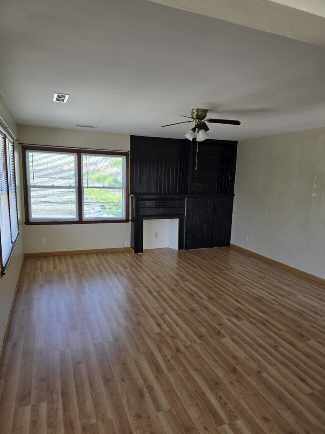 Building Photo - 310 Cottage Ct