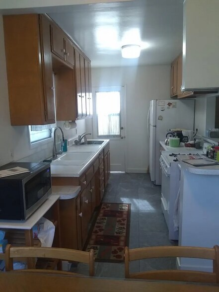Building Photo - 2471 Riverside Pl