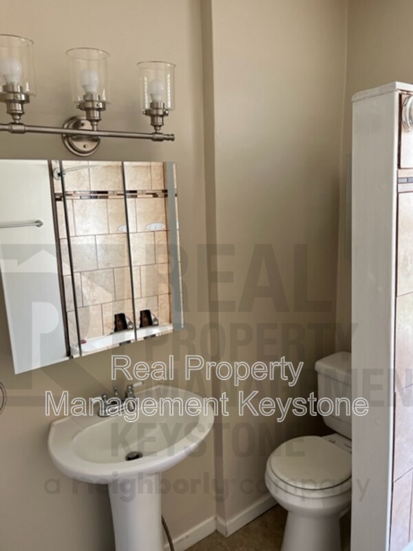 Building Photo - 33 Merritt Ave