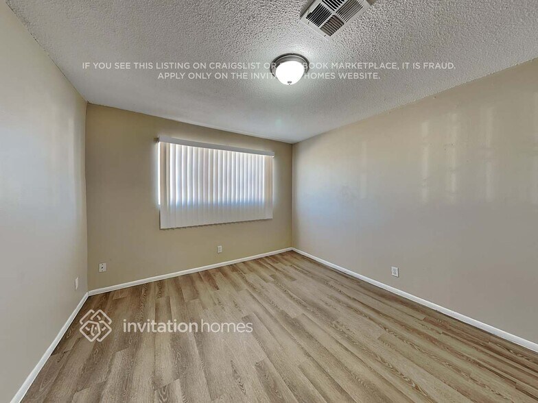 Building Photo - 3409 W Poinsettia Dr