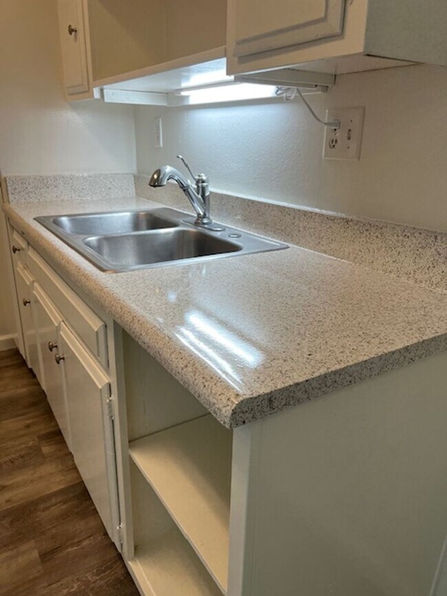 Building Photo - 1000 W MacArthur Blvd