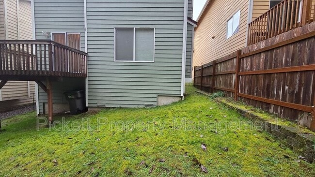 Building Photo - 1010 NW Poppy Ct