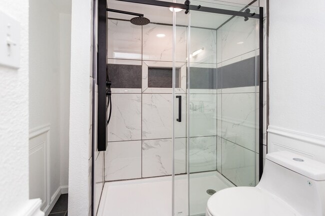 Building Photo - Beautiful Home with Stunning Views!