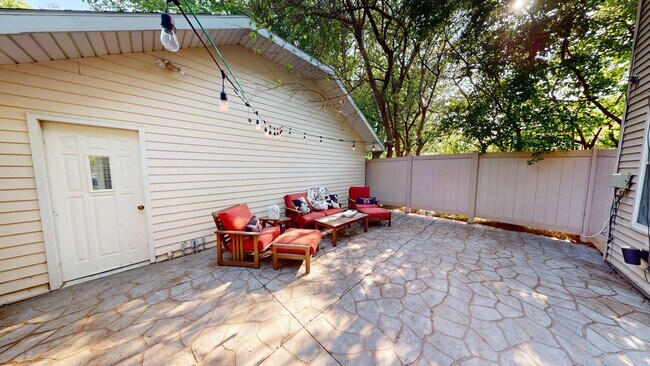 Building Photo - 1625 N Union St