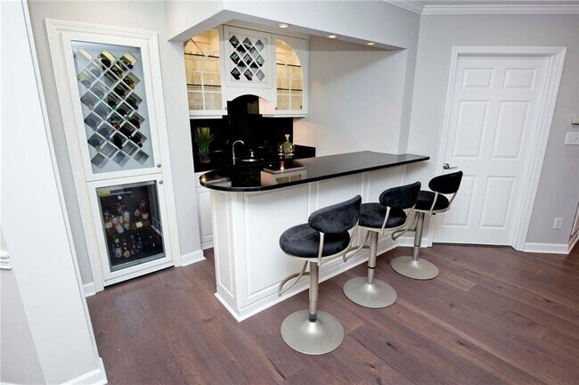 Building Photo - 6740 Spirit Lake Dr