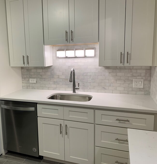 Building Photo - 442 Thornhill Ln