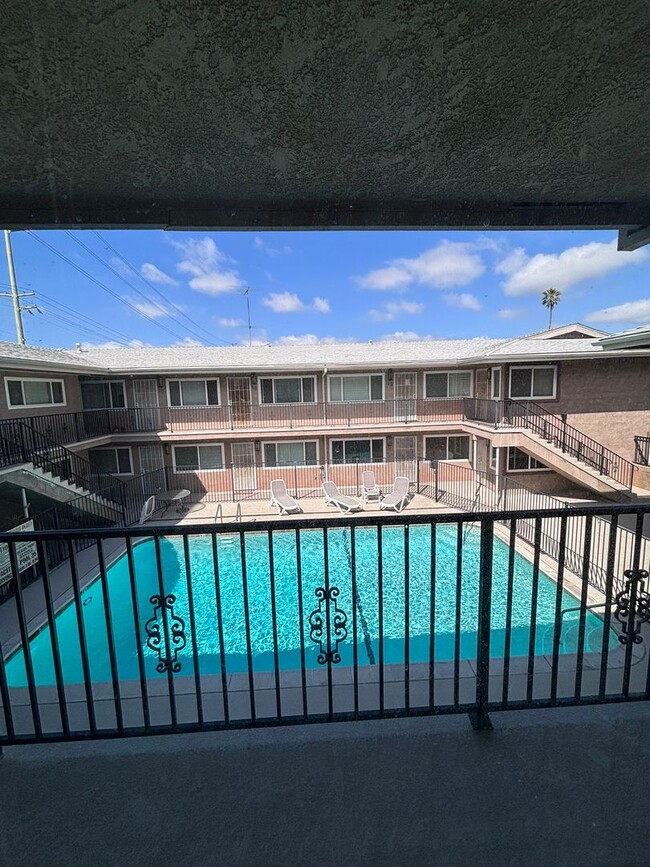 Building Photo - Spacious Beautiful North Park 1 Bed / 1 Bath with Pool