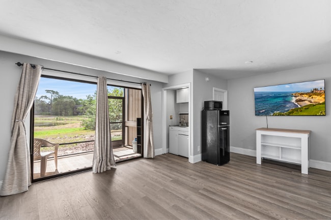 Building Photo - 5062 Sherwood Ln