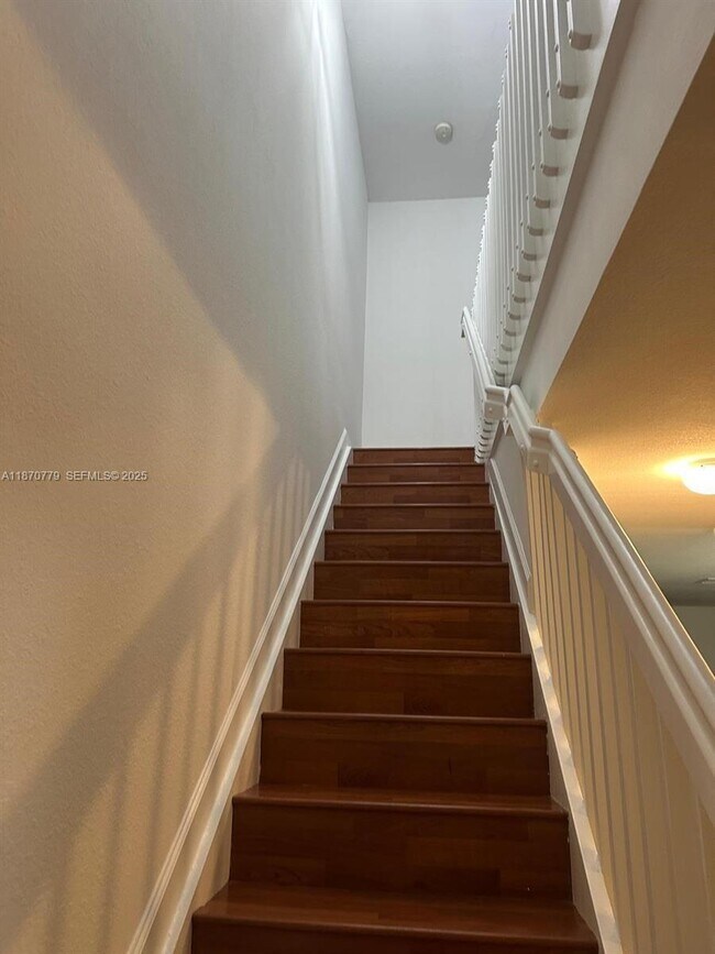 Building Photo - 1555 NE 33rd Rd