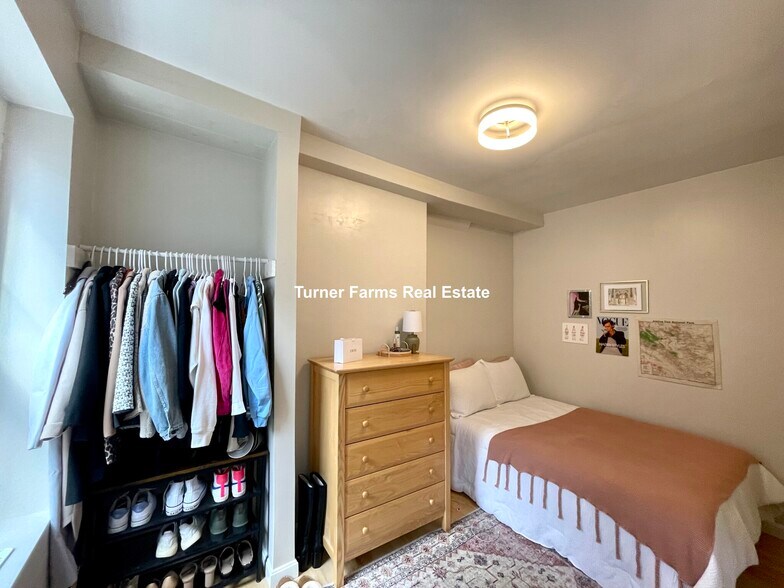 Building Photo - 91 Hudson St