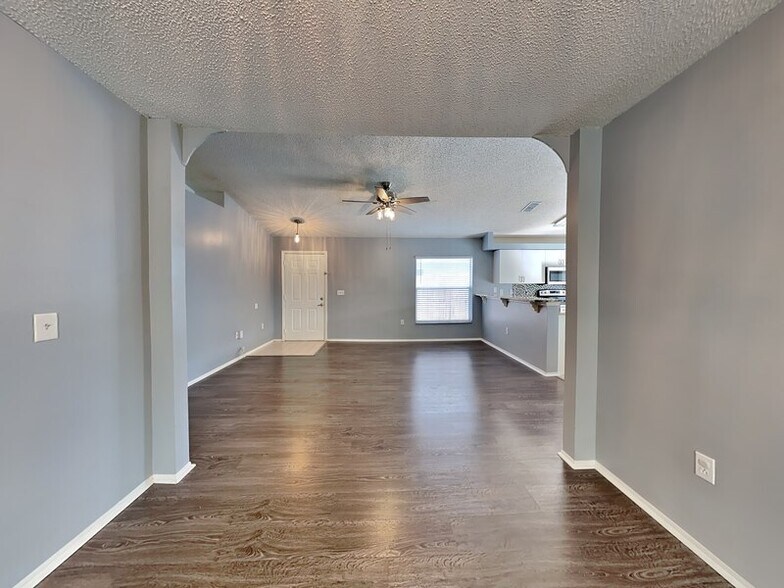 Building Photo - 1118 Vista Palma Way