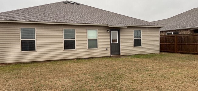 Building Photo - 6300 SW Chalkstone Rd