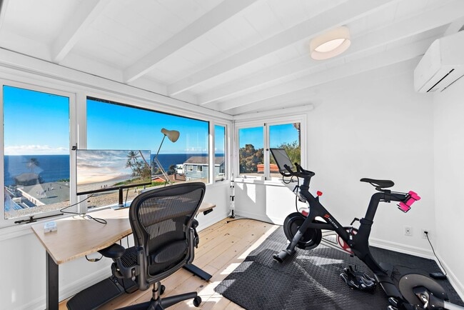 Building Photo - Oceanview Cottage Steps from Iconic Thousand Steps Beach